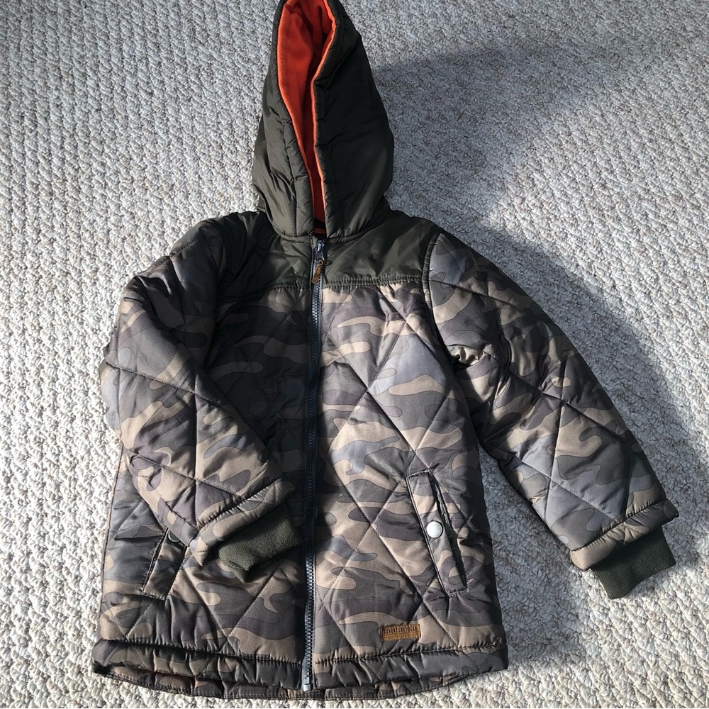 EUC Carter’s boys camo/orange hooded coat. Size L/7
